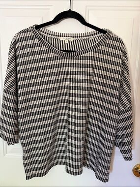 Max Studio Black and White Patterned Knit Pullover